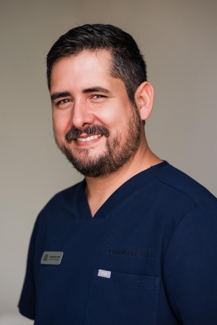 Dr. Alexandro Anda